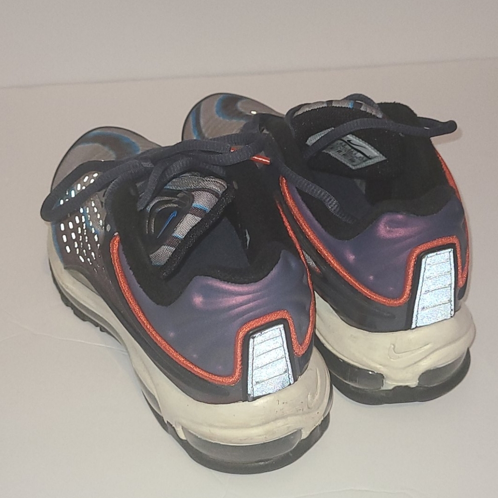 Nike - Picture 3 of 3